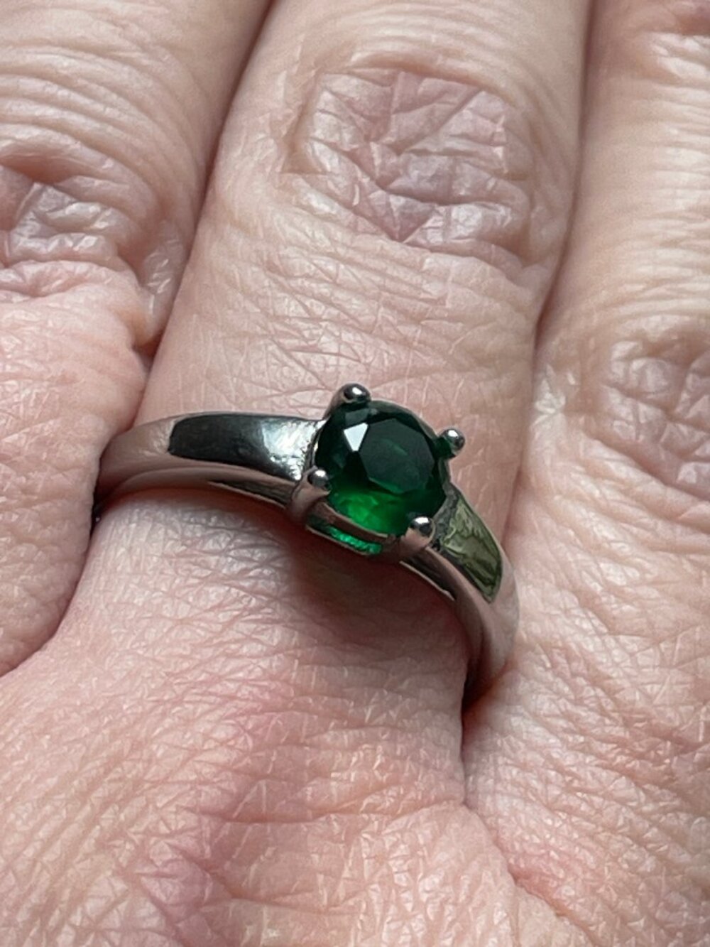 Stainless steel silver ring with green cz gem size 7 simple casual low profile